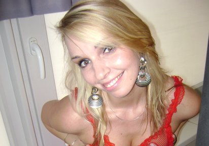 One of the best and most stunning camgirls on WebCam Blog  Aleida demonstrates her natural breasts.